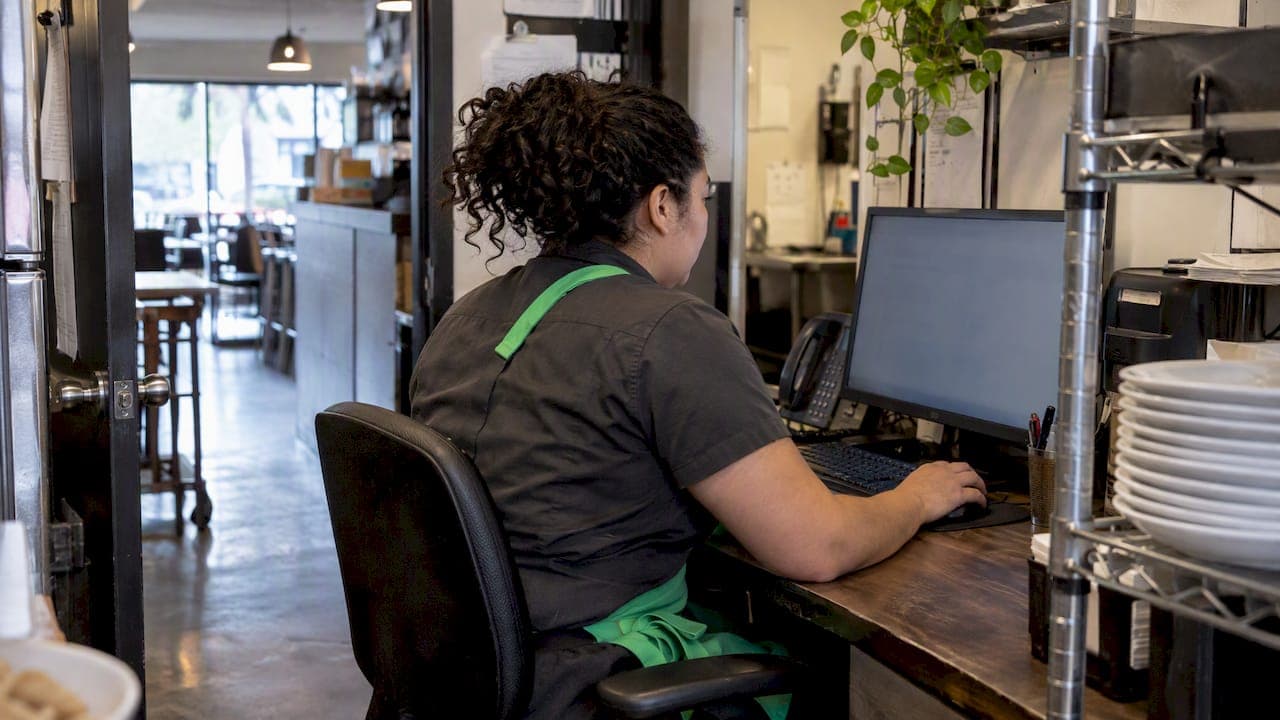 Schedule Change Approvals: 5 Steps to Catch Pay Risk and Log Every Change